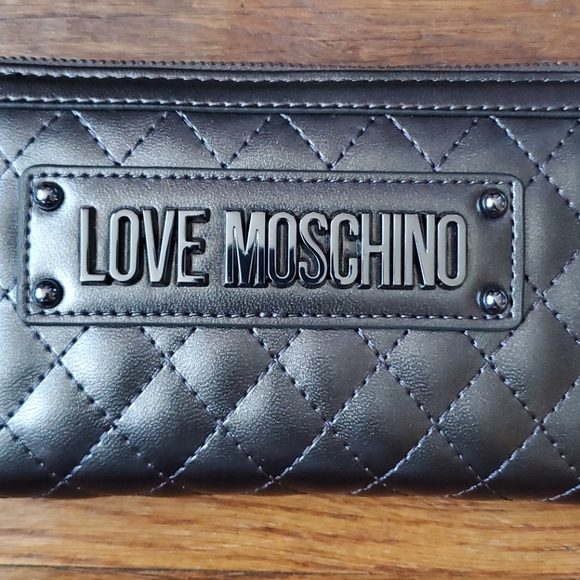 LOVE Moschino Portofino Quilted Nappa Wallet - Picture 6 of 10
